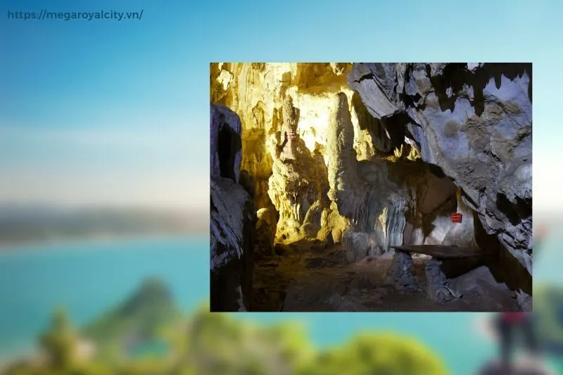 Hang Cốc Bó gắn liền với nhân vật lịch sử nào?